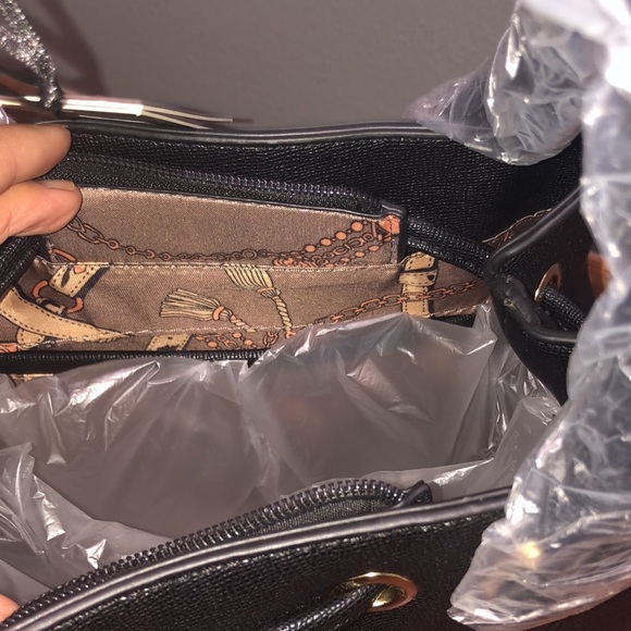 BRAND NEW BLACK HANDBAG COMES WITH EXTENDER! NWT! SMOKE FREE HOME!! - Picture 7 of 8